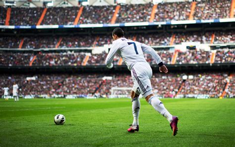 Cristiano Ronaldo Free Kick HQ HD desktop wallpaper : Widescreen : High Definition : Fullscreen