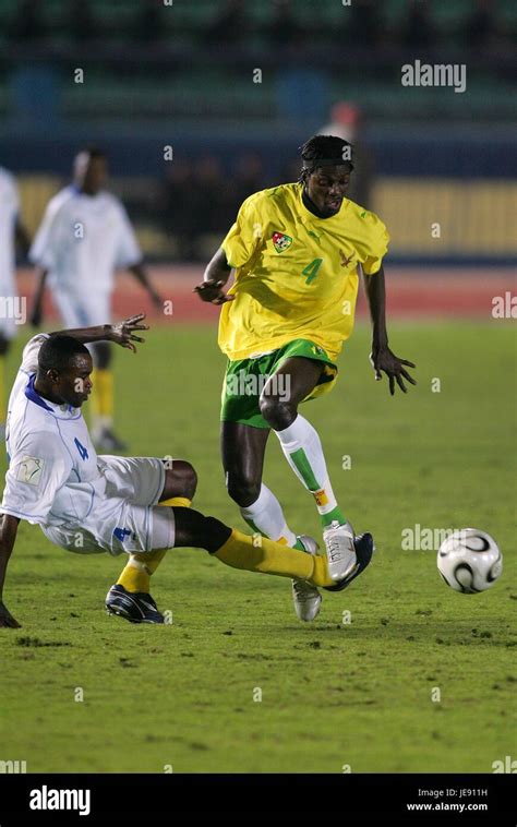 T TSHIOLOLA & SHEYI ADEBAYOR TOGO V CONGO DR MILITARY STADIUM CAIRO ...