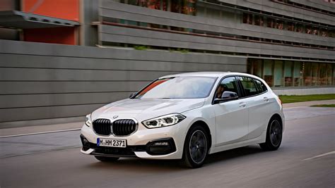 New BMW 118d Sport 2019 review | Auto Express