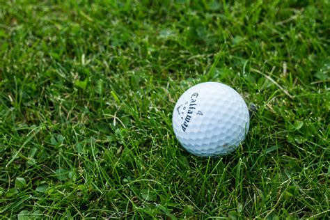 White Callaway 4 golf ball on green grass HD wallpaper | Wallpaper Flare