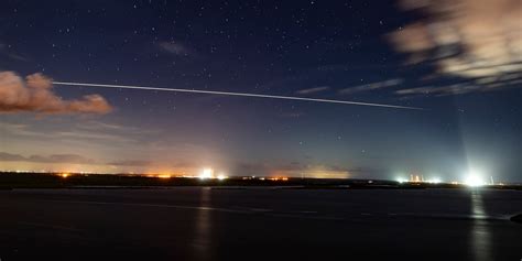 SpaceX Dragon spacecraft spotted zooming back to Earth with Crew-6 astronauts aboard