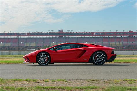 Lamborghini Aventador Side View