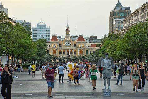 Nguyen Hue Walking Street - 8 Highlights (Saigon 2024)