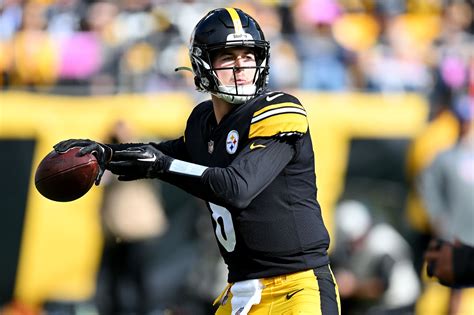 Kenny Pickett injury: Steelers QB suffers injury in Week 6 - DraftKings Network