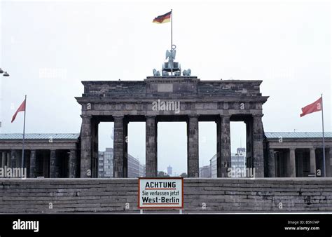 The Berlin Wall at the Brandenburg Gate in 1975 Stock Photo - Alamy