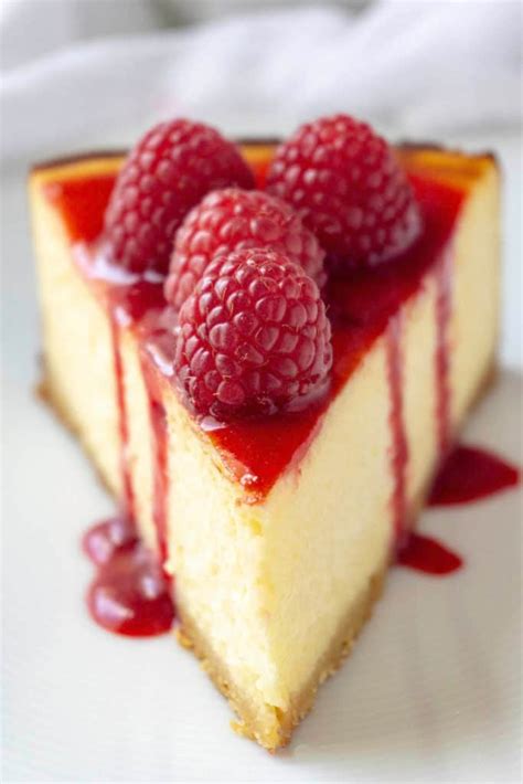 White Chocolate Raspberry Cheesecake | Foodtasia