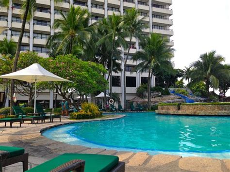 Pool Area - Picture of Sofitel Philippine Plaza Manila, Manila ...