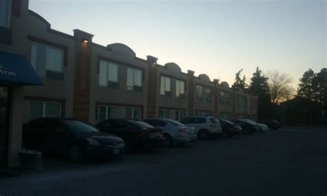 Days Inn by Wyndham Brampton - 260 Queen St E, Brampton, ON L6V 1B9, Canada