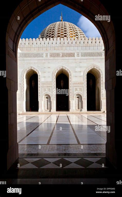 Architecture of the Grand Mosque in Muscat, Oman Stock Photo - Alamy