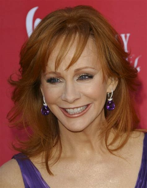 Redhead Reba McEntire's hair with long layers and bangs framing her ...