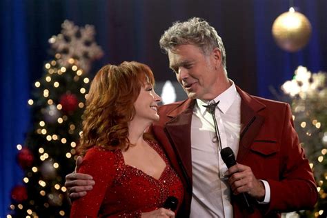 Lifetime's Reba McEntire's Christmas in Tune (2021): Stars, Premiere ...