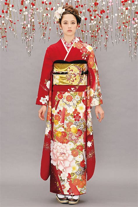 Кимоно Галерея Traditional Kimono, Traditional Outfits, Japanese Beauty ...