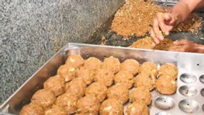 Devotee complains of theft in Tirupati laddu prasadam | Amaravati News ...