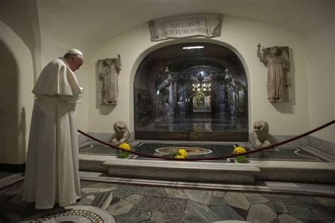 Pope Benedict XVI's tomb in the Vatican is open to the public now ...