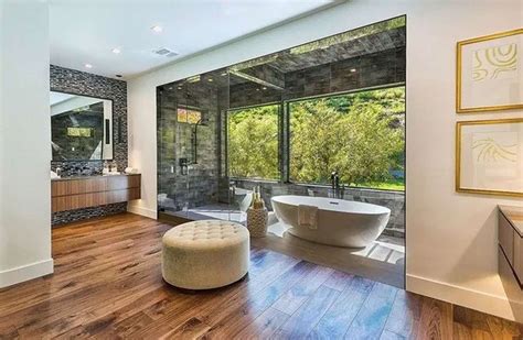 Kris Jenner Sells Her Hidden Hills Home for $15 Million