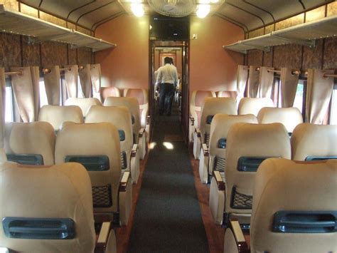 TRAIN TOUR IN SRI LANKA: RAJADHANI EXPRESS