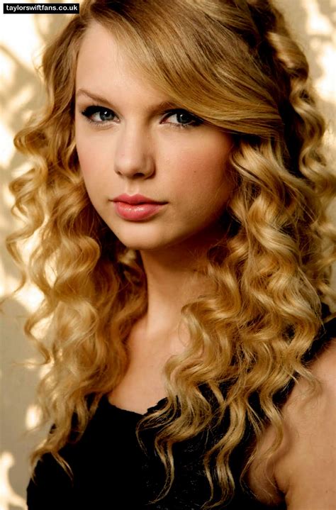 How To Get Taylor Swift Curls With No Heat | Trusper