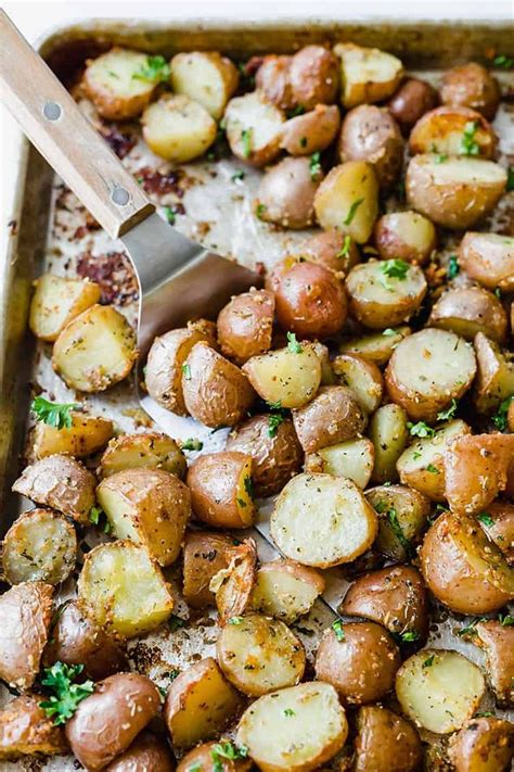 Roasted Red Potatoes with Garlic and Herbs | Recipe | Red potato ...