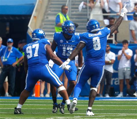 Kentucky football ranked for first time this season ahead of game at No ...