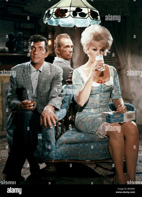 DEAN MARTIN RAY WALSTON & KIM NOVAK KISS ME STUPID (1964 Stock Photo ...