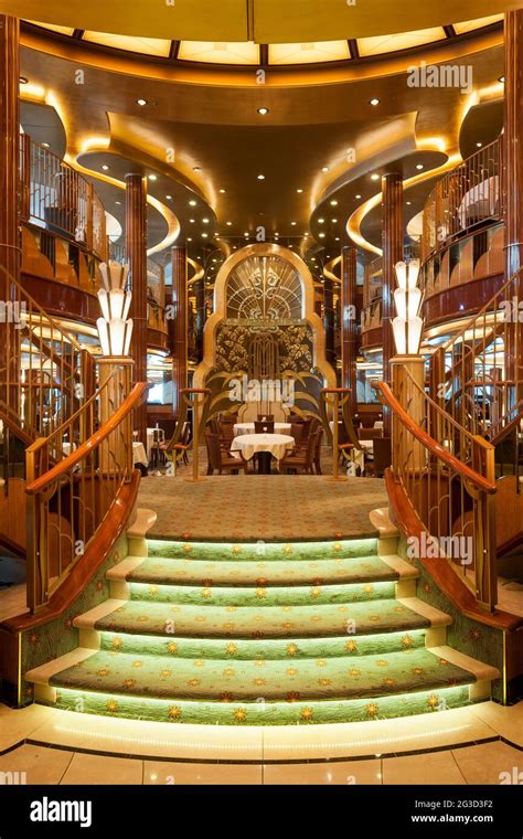 Cunard Cruise Ship Interior High Resolution Stock Photography and Images - Alamy