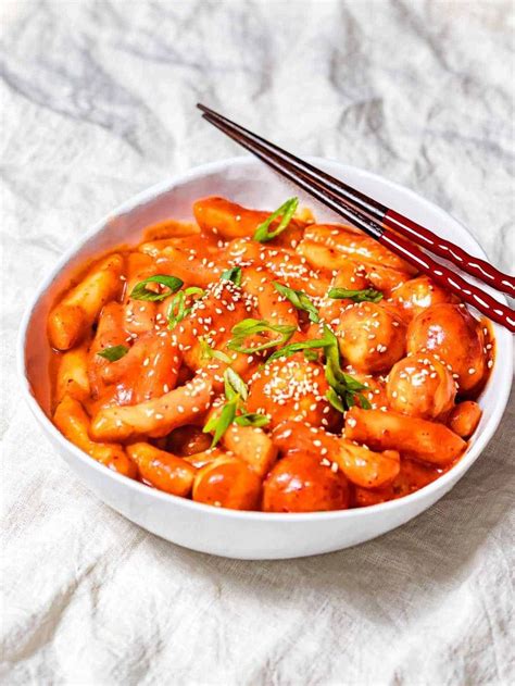 Easy Tteokbokki - Spicy Korean Rice Cakes | Recipe in 2021 | Easy asian recipes, Tteokbokki ...