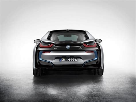 The Super Impressive BMW i8 0-60 in 4.4 Seconds