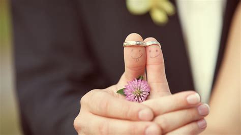 What Is Ring Avulsion? Ring Injury Causes & Prevention - Weddings To The Wire