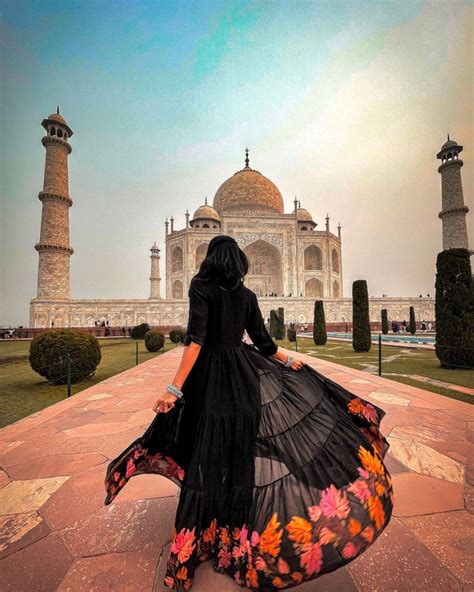 Taj mahal , Delhi | Girl photography poses, Photography posing guide, Best photo poses