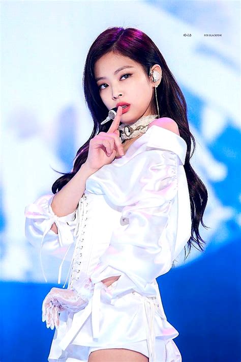 Blackpink Jennie Solo Wallpaper [13+] BLACKPINK s On Safari