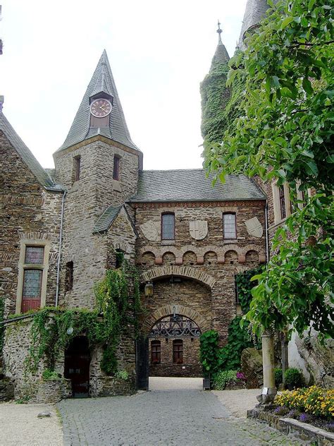 Reichsburg Cochem 15 - Reichsburg Cochem - Wikimedia Commons | Cochem, Old houses, Medieval castle