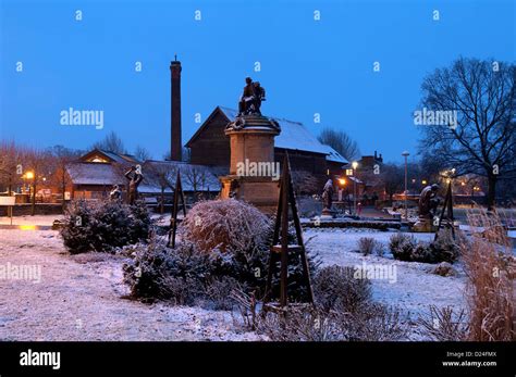 Stratford upon avon winter snow hi-res stock photography and images - Alamy