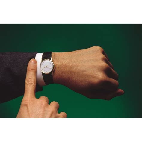 Guide for Watches for Men With Small Wrists | Our Everyday Life