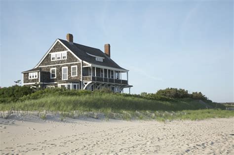 Beautiful Beach Houses in the Hamptons {Decor Inspiration} - Hello Lovely