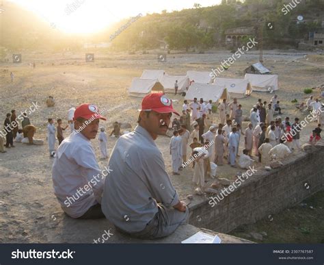 6 2005 Kashmir Earthquake Pakistan Images, Stock Photos, 3D objects ...