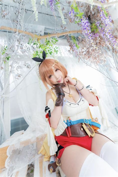 Momoiro Reku Atelier Ryza Cosplay Photoshoot Gallery