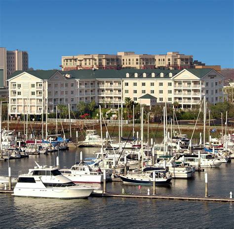 Courtyard Charleston Waterfront by Marriott - Hotels.com - Hotel rooms with reviews. Discounts ...