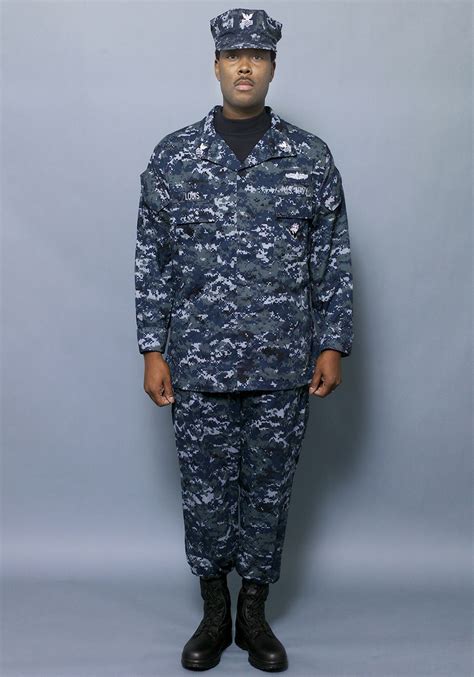 File:US Navy 041018-N-0000X-006 The Navy introduced a set of concept working uniforms for ...