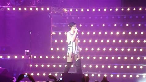 Live Performance Music Videos: Lily Allen - Smile (Live @ Paris Zenith ...