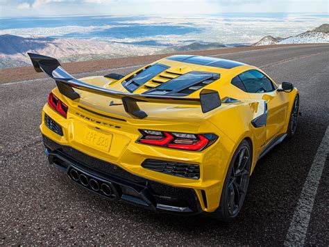 New Chevrolet Corvette ZR1 Turns Up the Wick With Over 1,000HP | Man of ...