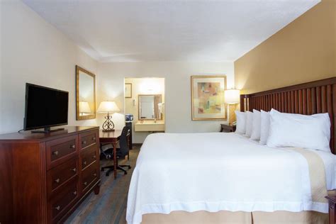 Days Inn by Wyndham Daytona Beach Speedway | Daytona Beach, FL Hotels