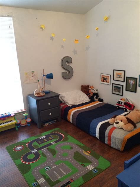 My son's montessori style toddler bedroom #montessori #montessoritoddler #montessoriroom # ...