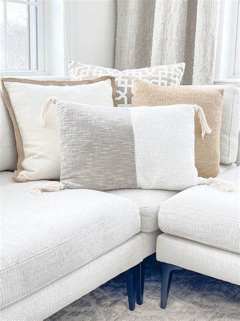 HOW TO ARRANGE PILLOWS ON A SECTIONAL - StoneGable