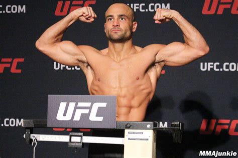 eddie-alvarez-ufc-211-official-weigh-ins | MMA Junkie