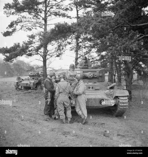 The British Army in the United Kingdom 1939-45 Valentine tank crews ...