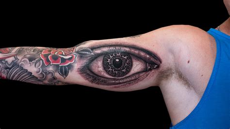 In The Studio Vol. 65 with Justin Essing : Eye Tattoo