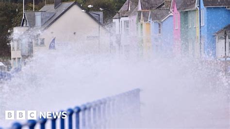 Storm Pia: NI wind warning as system moves in from Atlantic