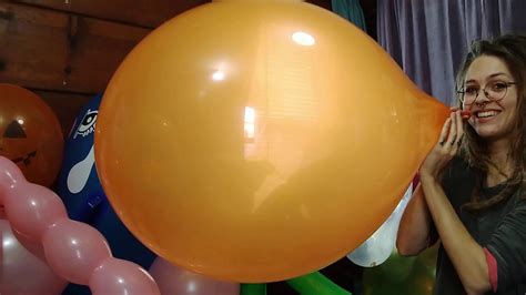 BIG LOUD B2P Balloon Popping Orange Tuftex Looner Girl Blow To Pop Huge Balloons Puffy Cheeks ...