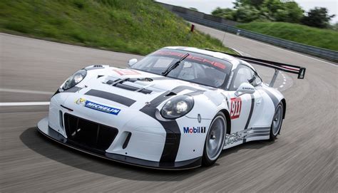 Porsche 911 GT3 R – race car based on the road car Porsche 911 GT3 R-01 ...