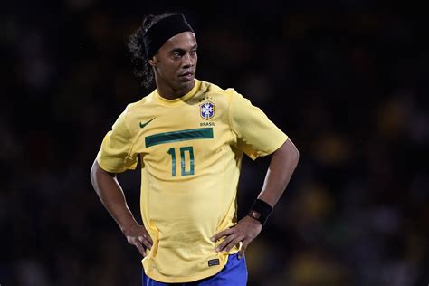 Download A.C. Milan Ronaldinho Sports HD Wallpaper